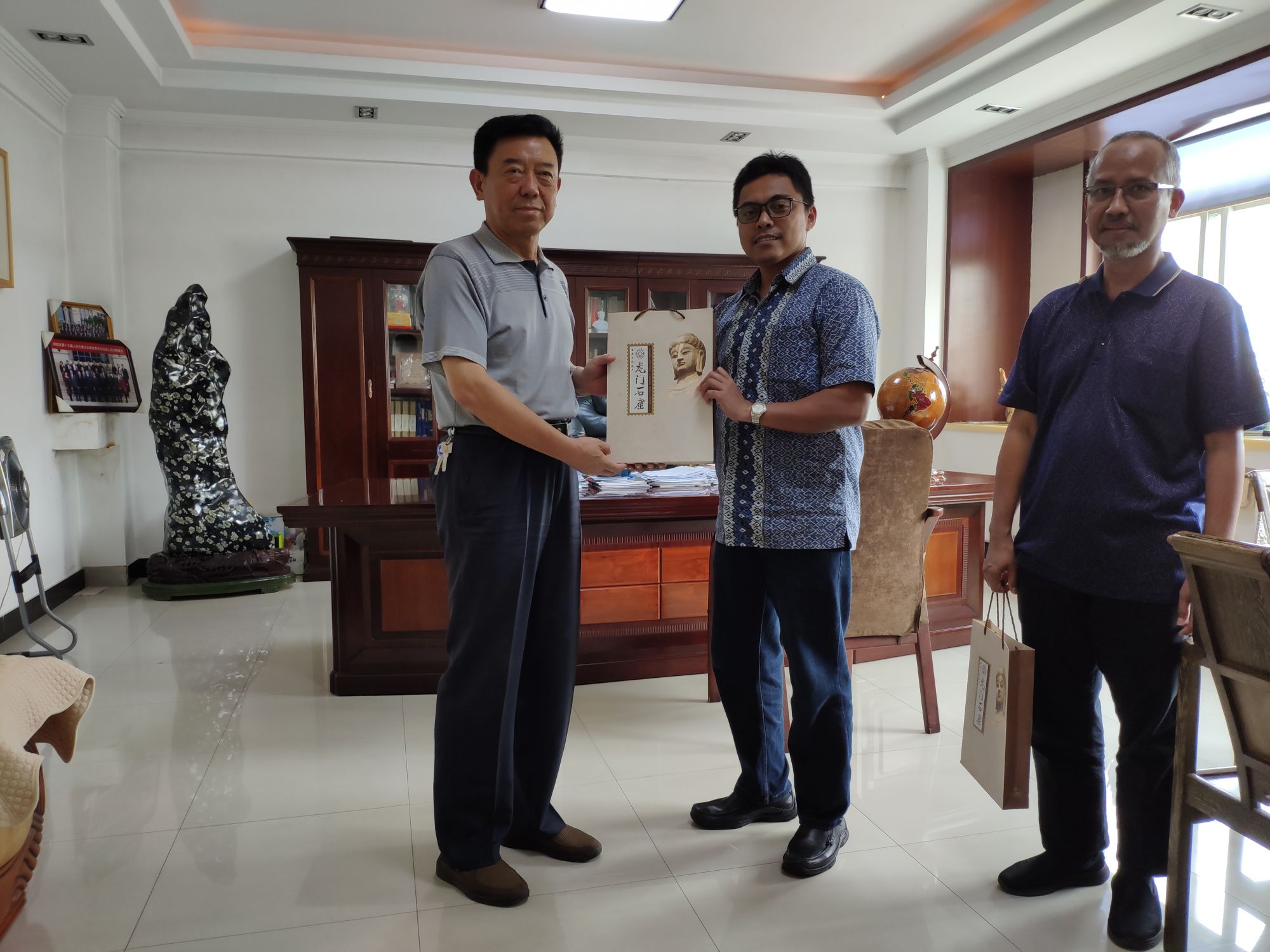 亚洲国产综合精品中文一区二区